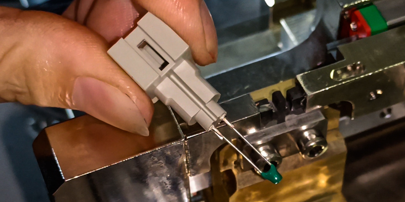 精密雙壓方焊接機(jī)-NTC電阻焊線機(jī) - 線束整形焊接機(jī) - 5 NTC熱敏電阻引線與溫度傳感器PIN焊接